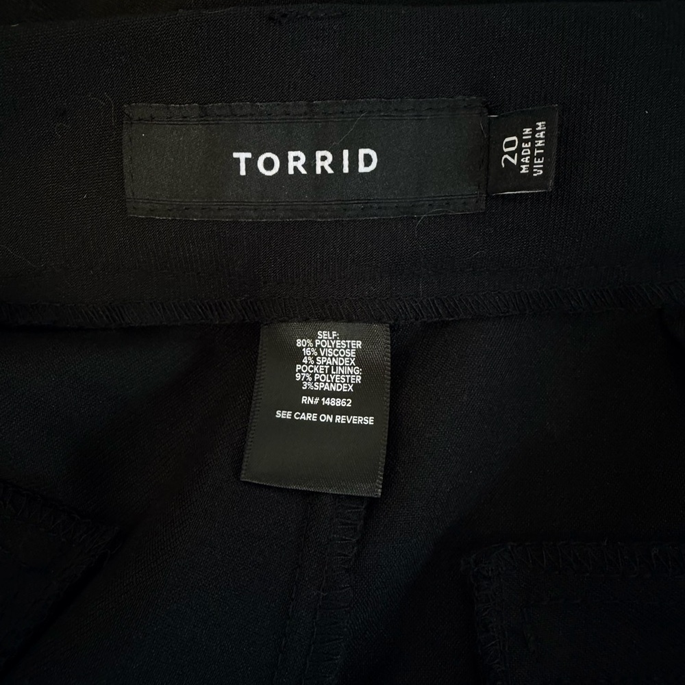 Torrid Classic Black Pleated Shorts size 20 Plus Size - Picture 3 of 3